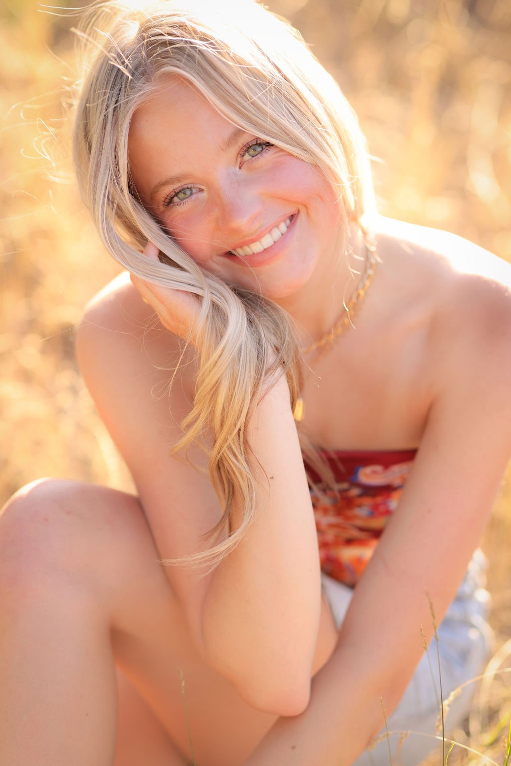 Golden hour senior portrait in Montana.jpg