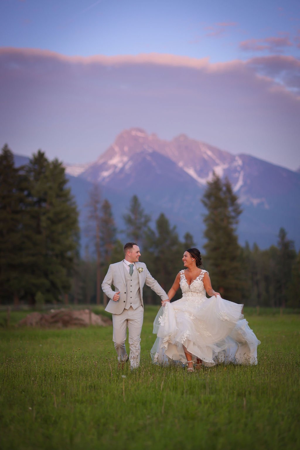 Montana wedding at the silver knot with mountains in background.jpg