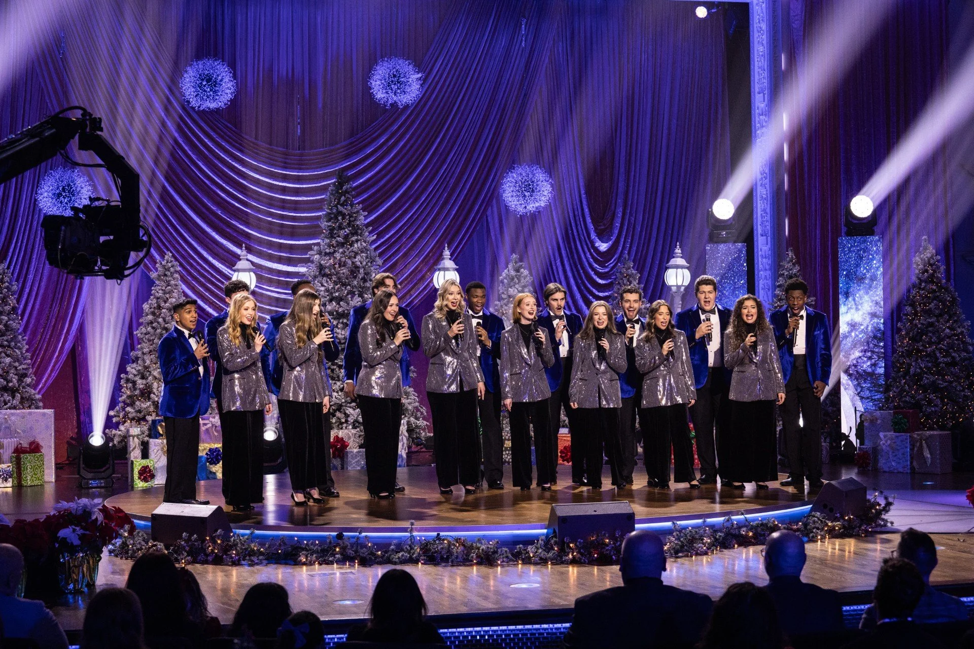 TBN Presents VOICES OF LEE SOUNDS OF CHRISTMAS