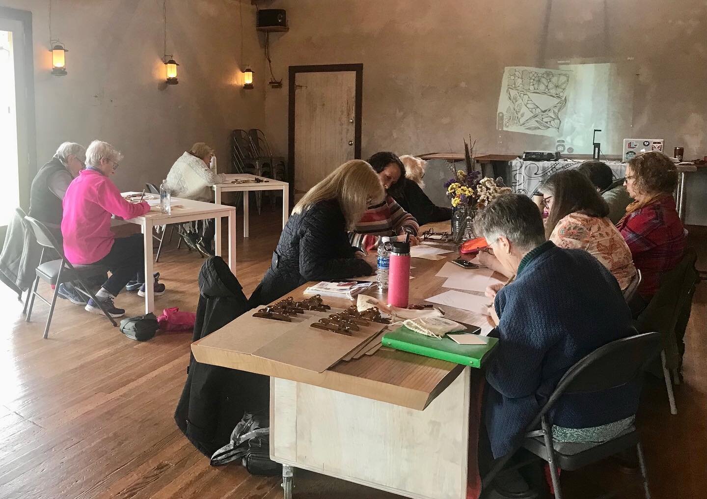 We hosted a wonderful art workshop at our venue that&rsquo;s cozy and zen. Sara taught them to Tangle with calmness and angles and everyone felt peaceful then.