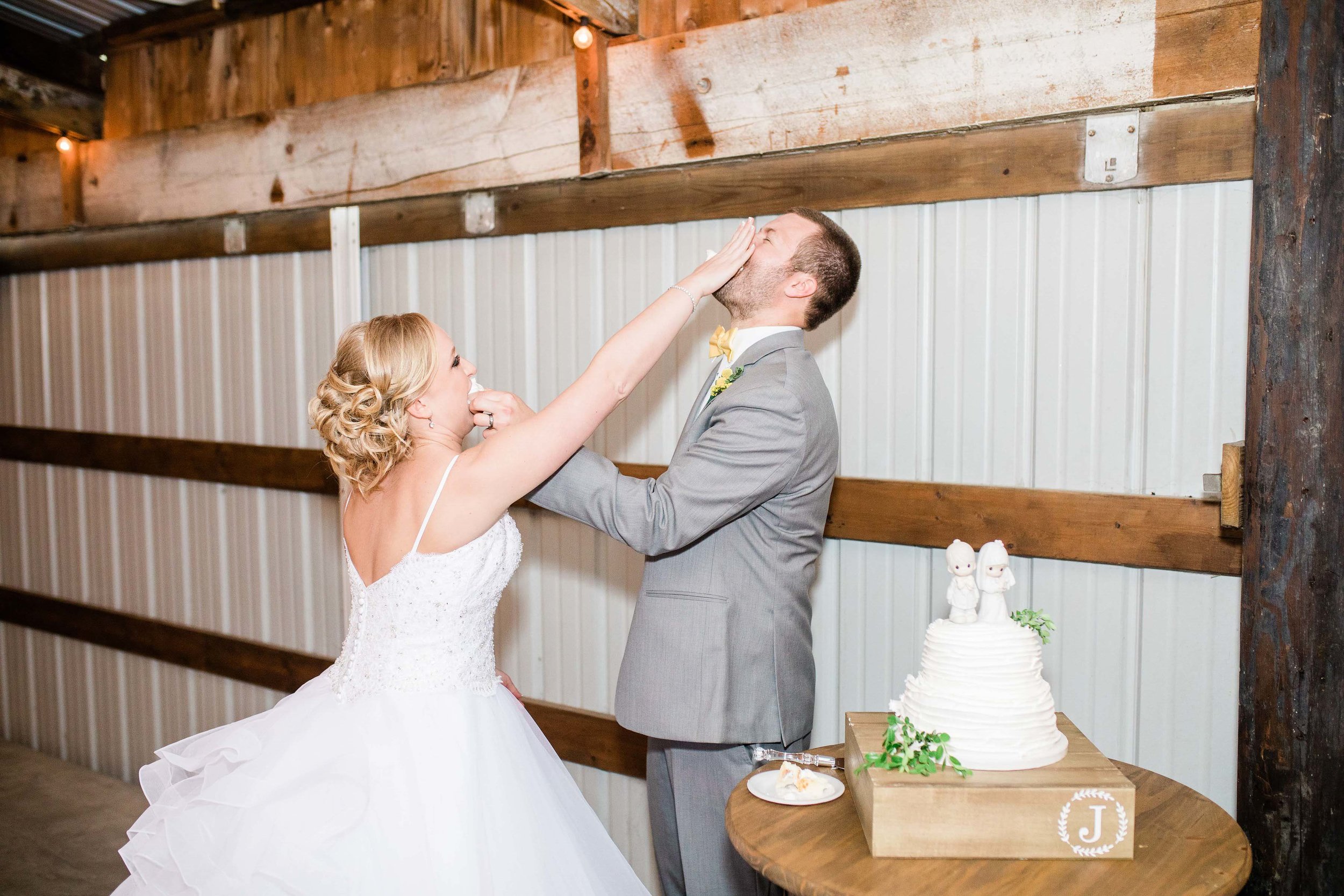 r buckeye barn southwest ohio wedding photographer-2.jpg