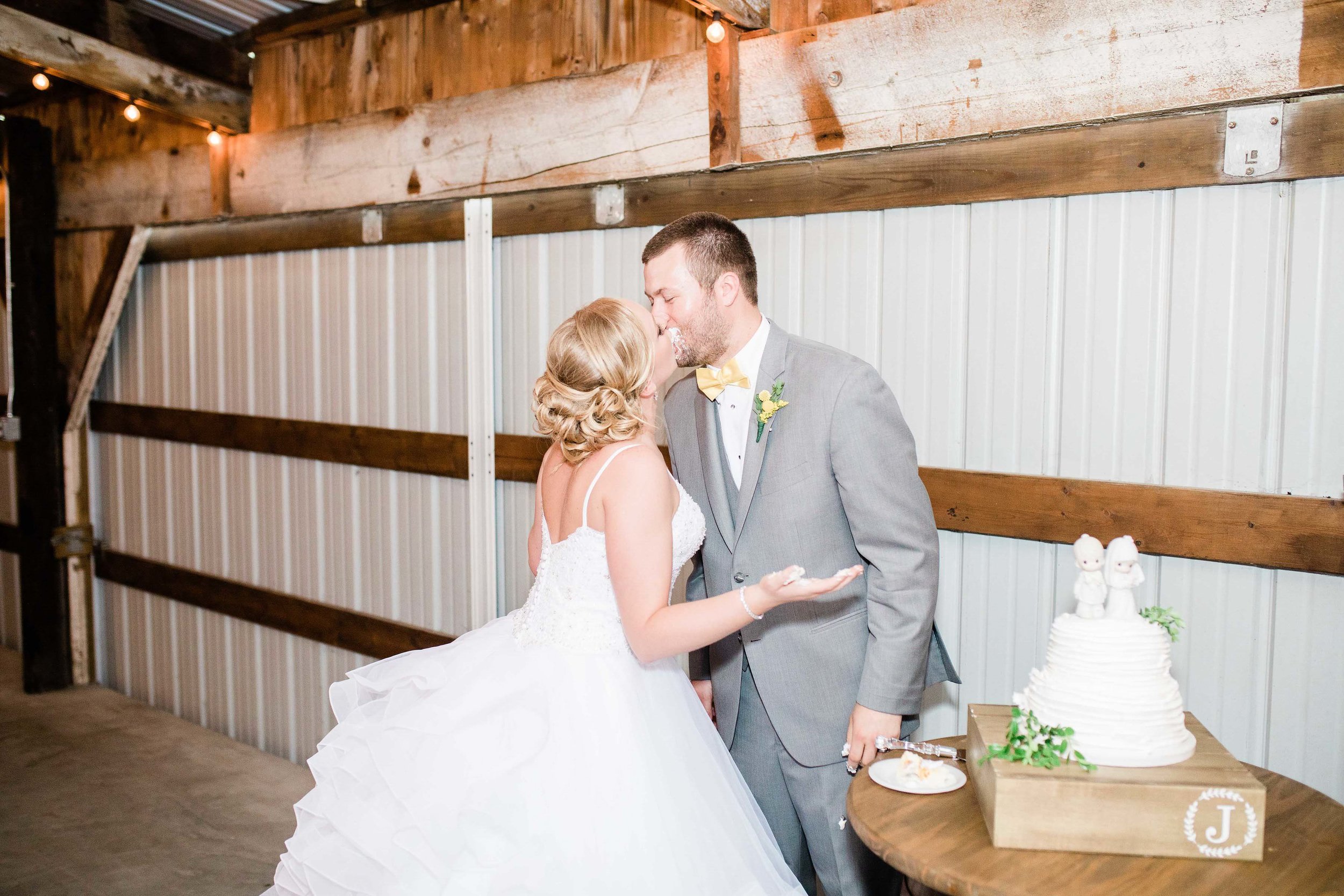 r buckeye barn southwest ohio wedding photographer-3.jpg