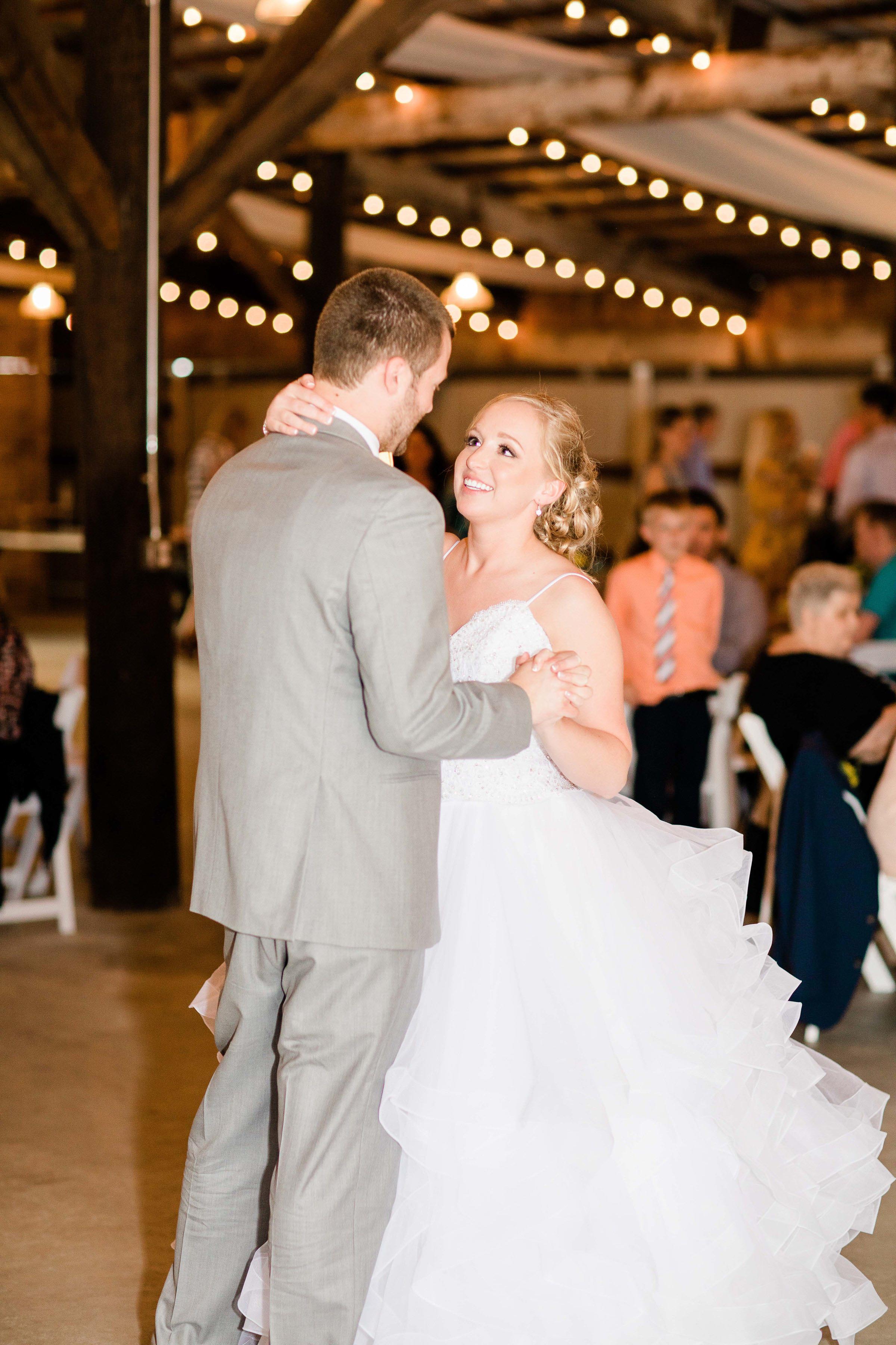 r buckeye barn southwest ohio wedding photographer-5.jpg