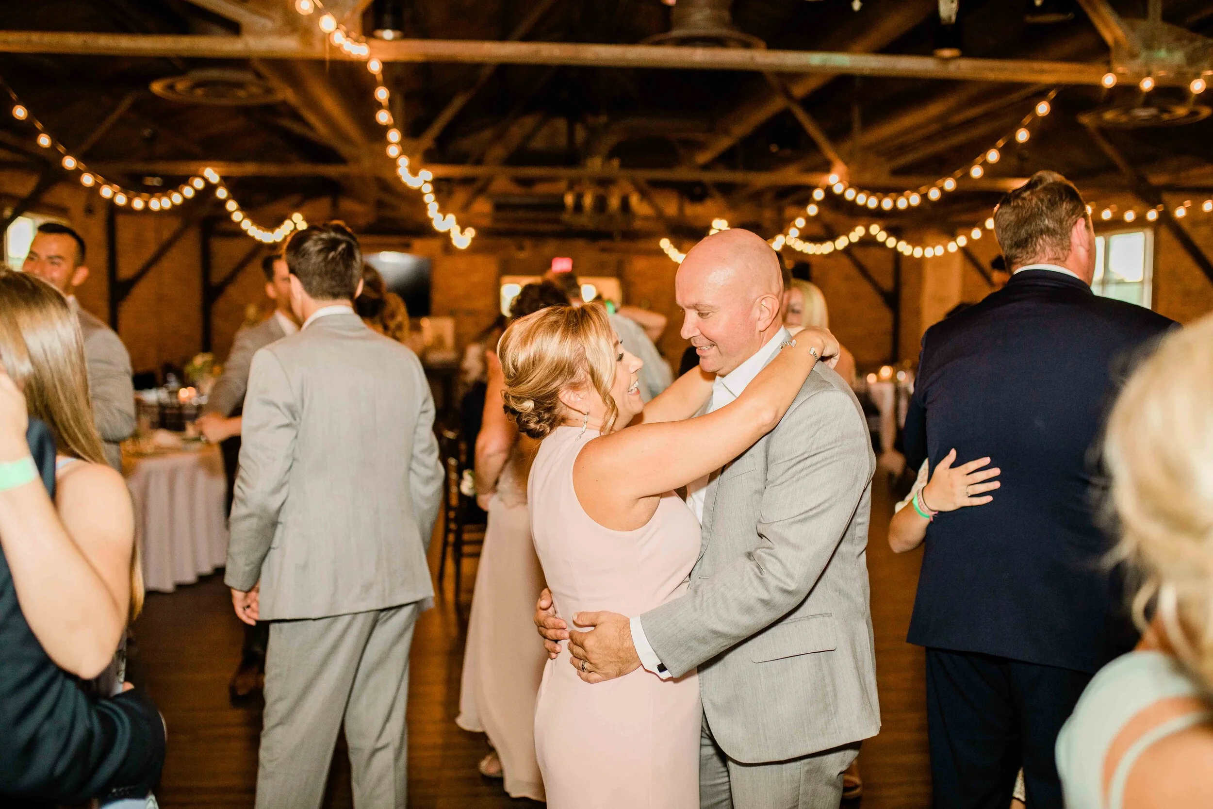 pickwick place wedding reception-9.jpg