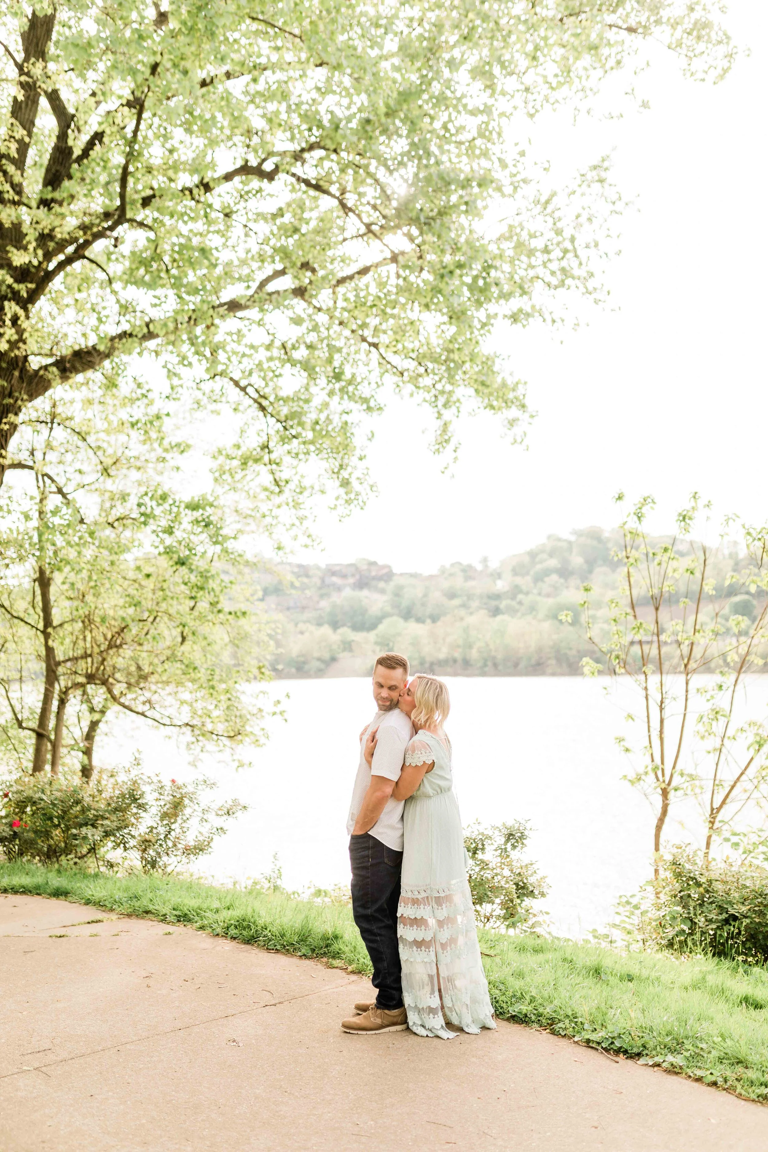 cincinnati engagement photographers-2.jpg
