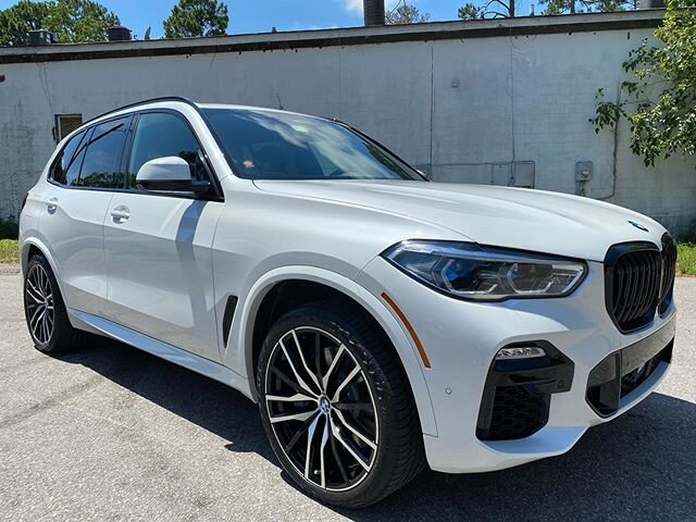 2020 BMW M50i featuring:
- single stage paint correction
- partial XPEL ppf kit including extras like  headlights, a pillars, roof and all front trim.
- Finished it off with Gtechniq North America Crystal Serum Ultra topped with EXOv4 for 9 full year