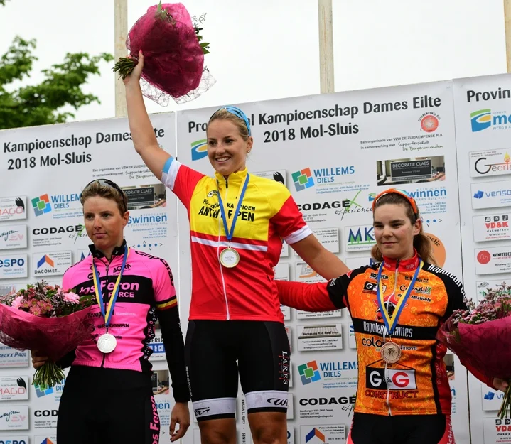Podium Mol.jpg