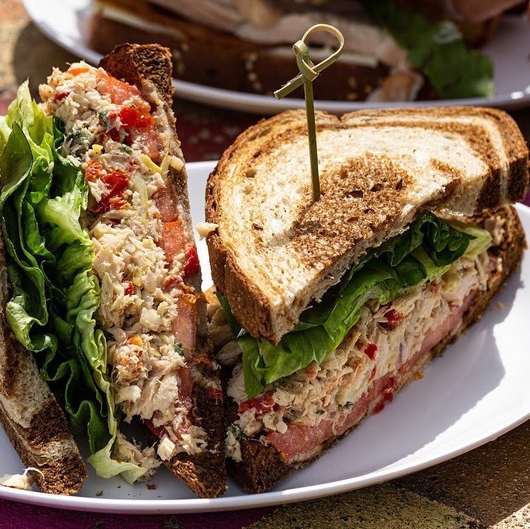 Have you had our Tuna Salad Sando?! A true classic inspired by Italian and Spanish flavors. Perfect to the (alba)core 🐟!