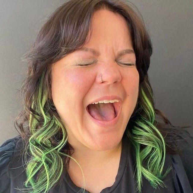 @joey.ray.hair_la  always has his clients leaving with the biggest smiles on their face! just the absolute cutest! #haircut #haircutday #haircutstyle #greenhair #greenhairs #greenhaircare #greenhairgirl #hairinspo #Hairroin #hairroinsalon