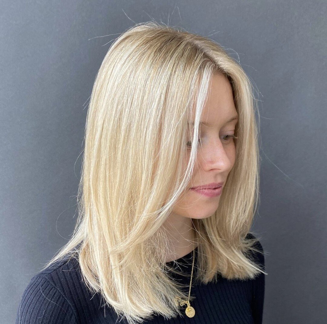 stunning color by @joey.ray.hair_la ! make sure to check out his work ✨ #blondes #blondestylist #blondespecialist #highlights #highlighter #highlightshair #highlightedhair #losangelessalon #losangelessal&oacute;n #losangelessalons #hairroinla #hairro