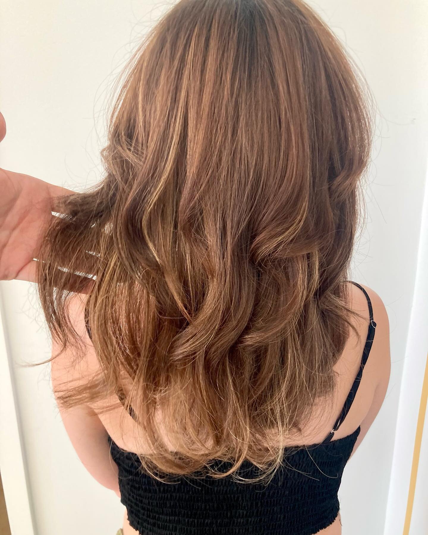 Beautiful dimensional high and low light @hairea51 🖤 give him a follow and check out some of his work  #dimensionalbrunette #highlights #lowlights #losfelizhairstylist #losfelizsalon #hairroinsalon