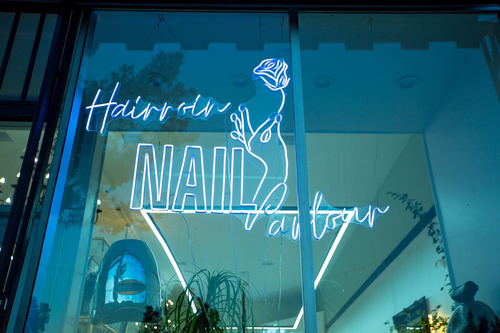 When was the last time you had a &quot;treat yourself&quot; moment that didn't take all day. You can book your next hair and nail appt on the same day, at the same time and get  10% off.  #nailsalon #hairroinsalon #losangelesnailsalon #silverlakenail