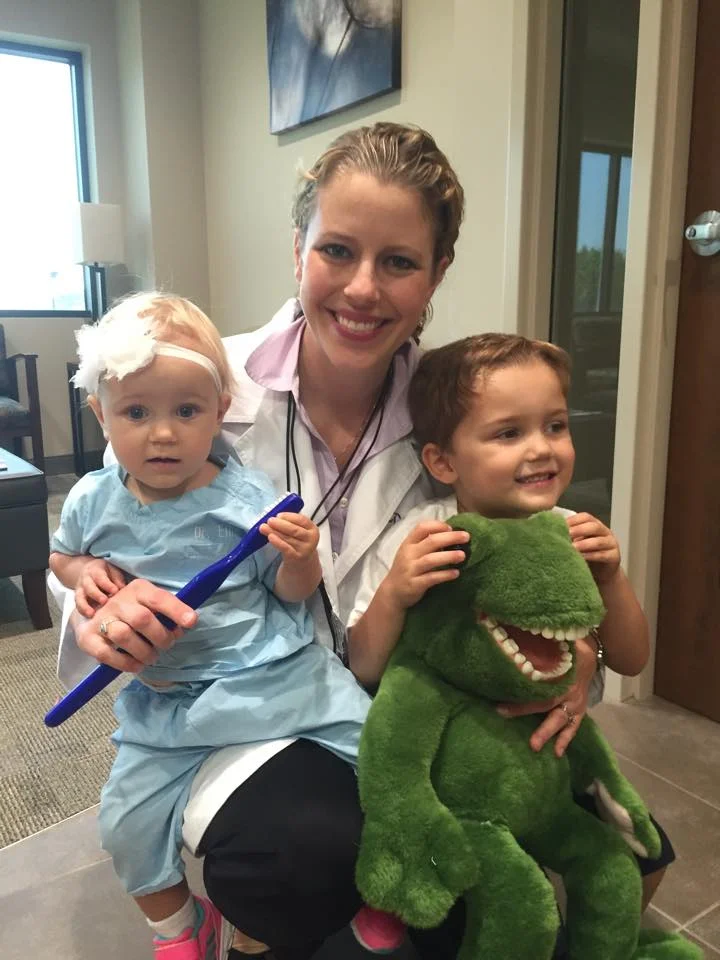 Dr. Elli with her daughter Ivy and son Reid