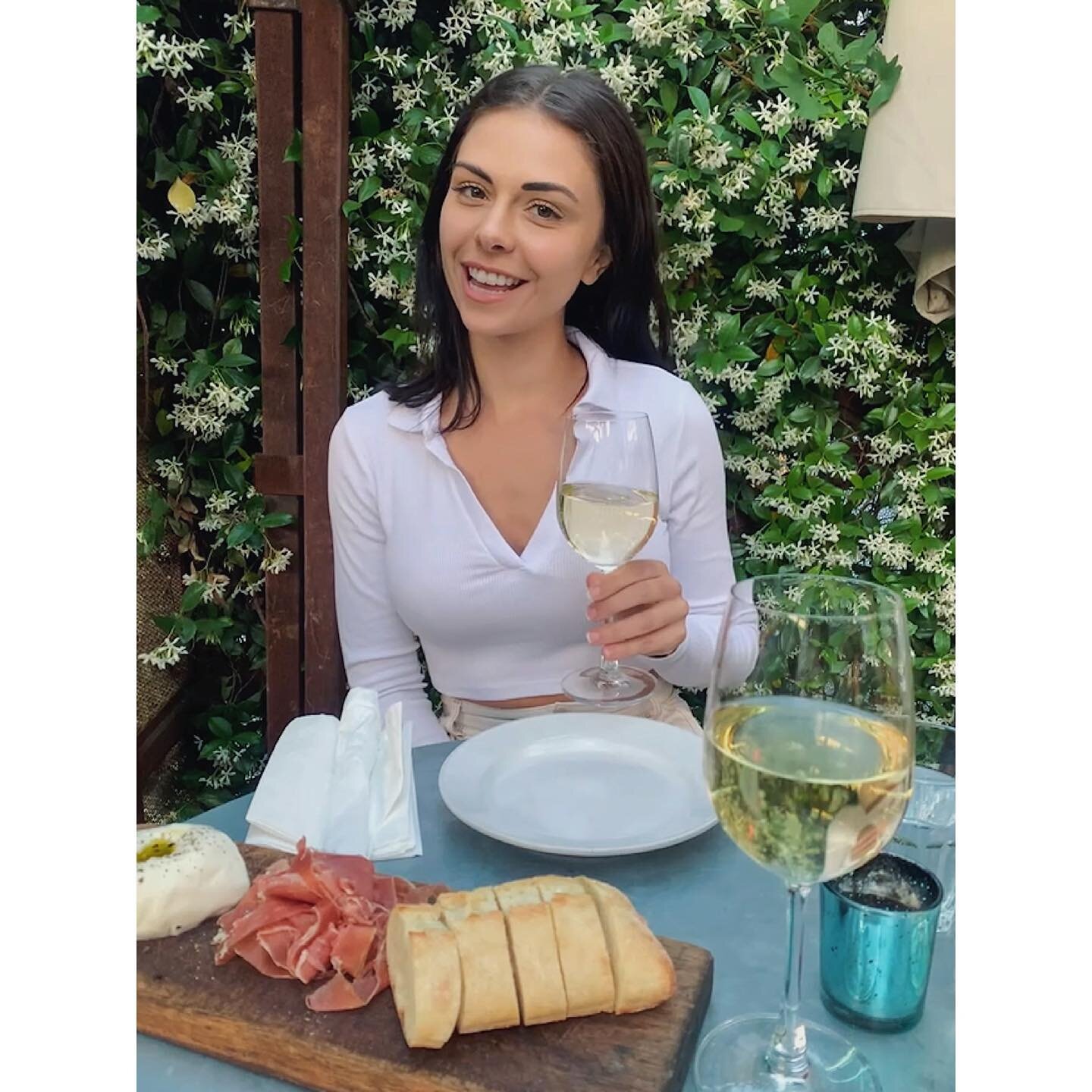 Me acting cool, calm &amp; collected when the waiter drops off the charcuterie board vs my actual reaction when he leaves me alone with the burrata 😌