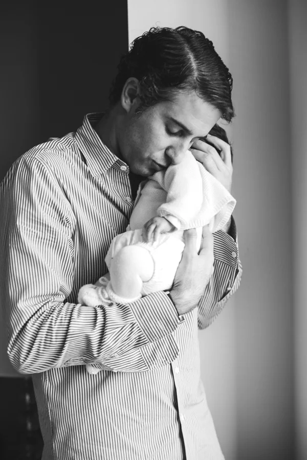 At home family and newborn session in Maryland