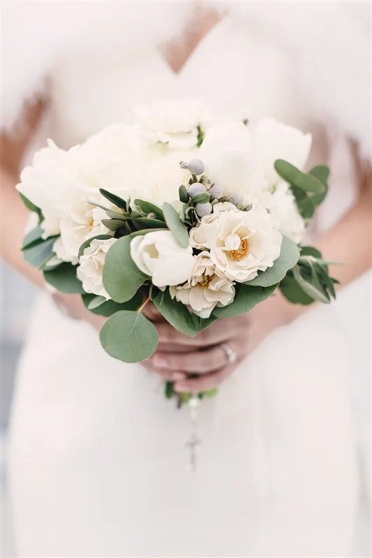 connecticut-winter-wedding-wedding-bouquet-joannafisher.jpg