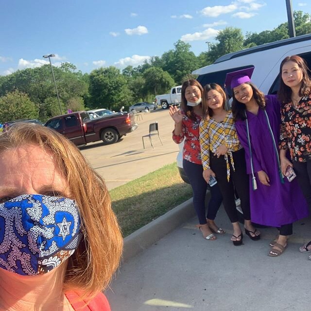 What does a COVID graduation look like? Kinda like a tailgate party! It was soooooo hard not to give these amazing Scholars such a big bear hug!! Love you all immensely!! Congratulations!!
