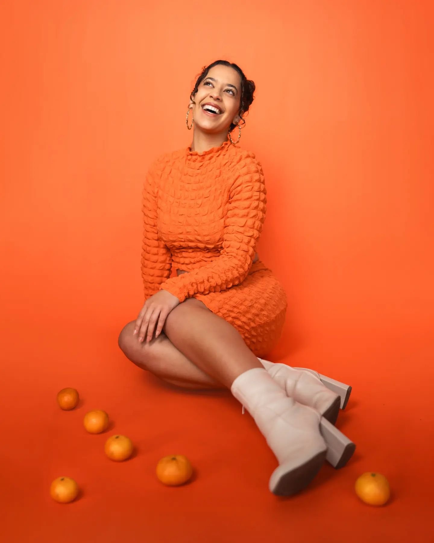 Orange crush 🟠⏺️🟠

---

When we unpackaged this wardrobe and backdrop with the produce, my mono dreams came into fruition. 🍊🧡🍊🍊 We are still working on getting through eating all these oranges, but am so glad this concept came to life. Let's ke