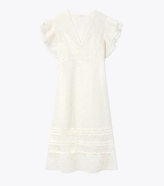 this feminine daisy dress is a must have for spring