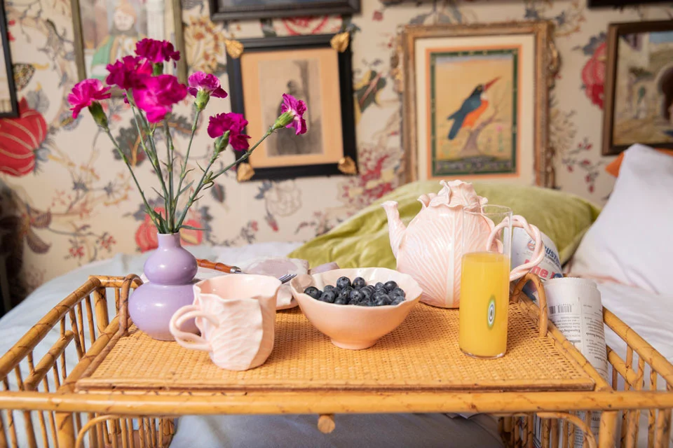 Carlos mota’s apartment / via: tory daily / photography: noa Griffel / snap up this dodie Thayer for tory burch lettuceware here !