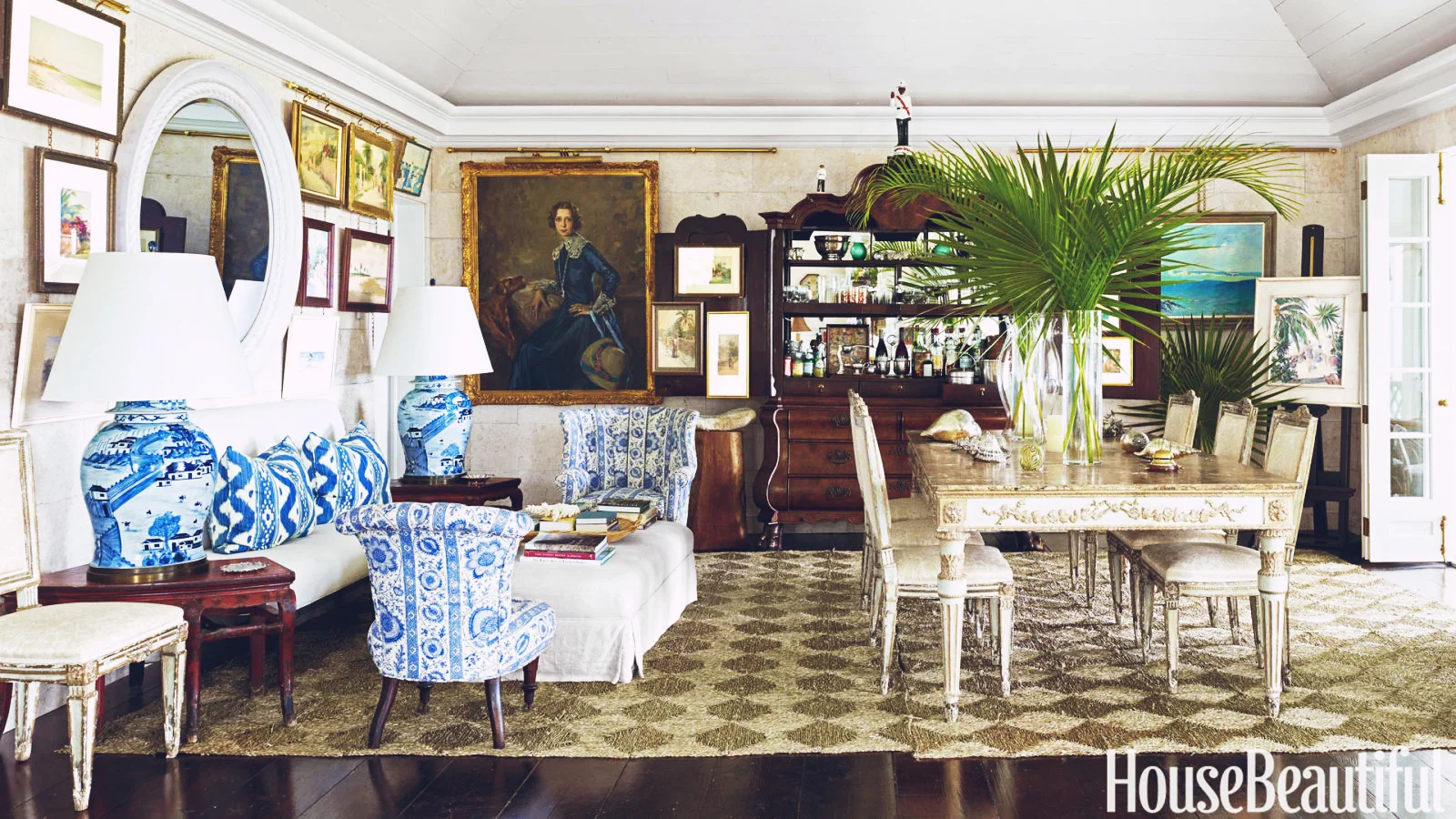 you can view more photos of her island home here !