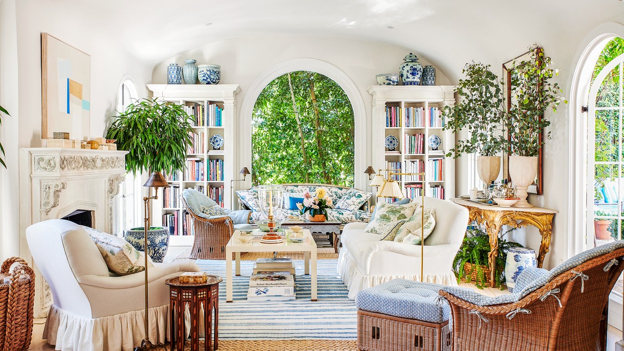 scenes from mark sikes’ incredible Hollywood hills home / photos: Amy Neunsinger / via architectural digest