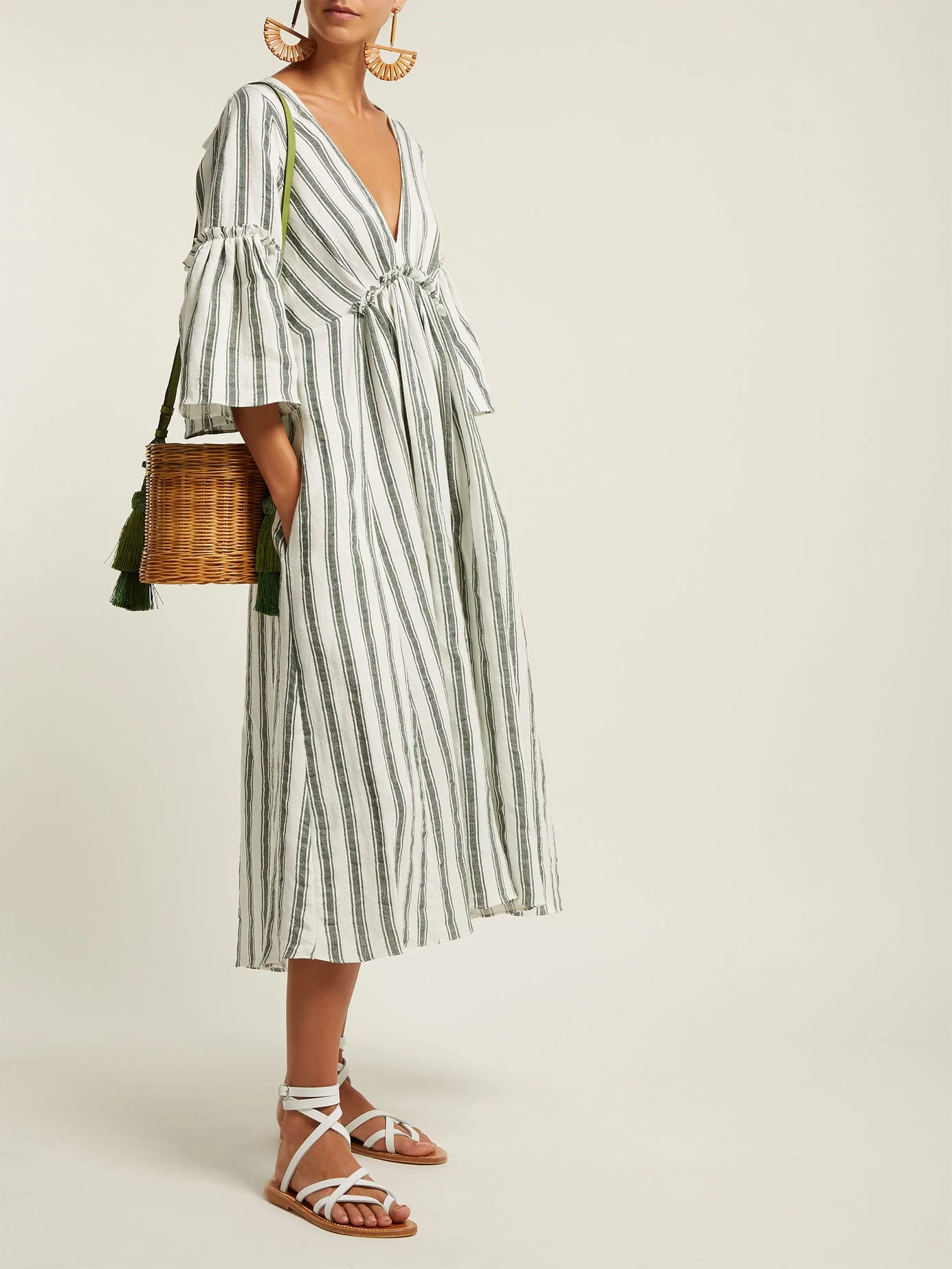 you know we’re smitten for stripes… especially when it comes in a breezy linen dress !