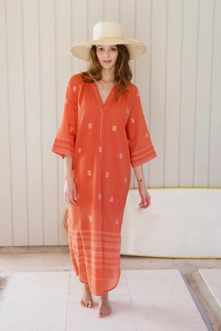 snap up this vibrant caftan !
