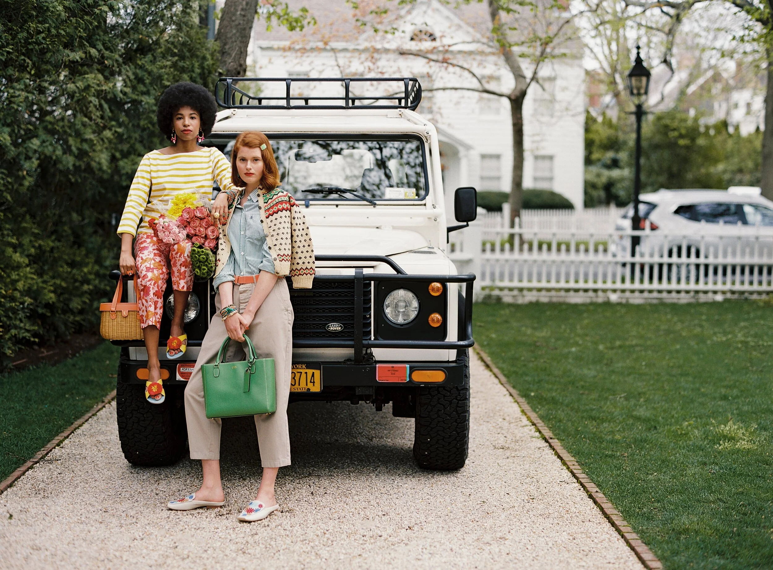you know we can’t resist a chic outfit and a vintage car!