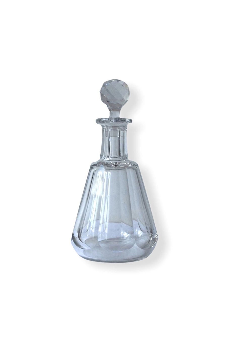 Faceted-Carafe-1600x2400-for-The-Avenue_900x.jpg