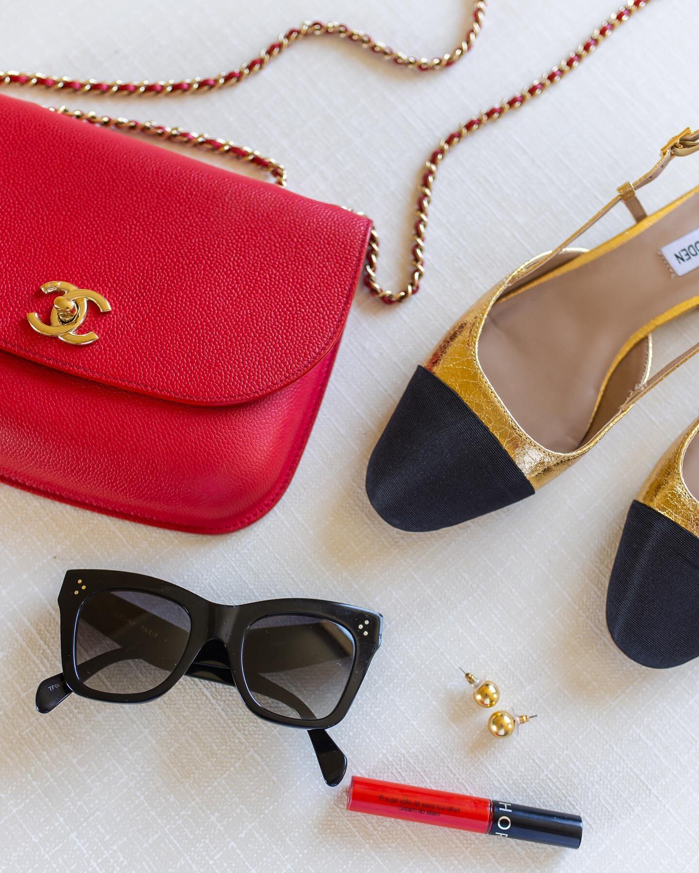 Just a few of our favorite things for fall! ❤️ Always love a pop of red and touch of gold&hellip; you just can&rsquo;t go wrong with the classics! ✔️ PS sharing all of the details, including our &ldquo;go-to&rdquo; red lip and under $100 gold flats a