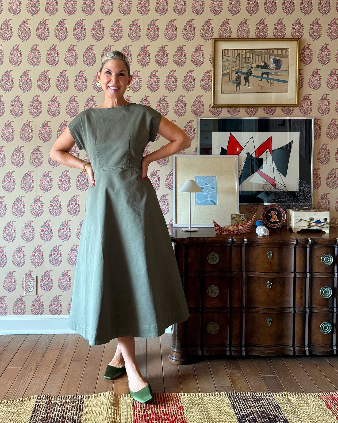 Step into the new season with effortless style, @tuckernuck&rsquo;s fall classics are made for everyday polish. ❤️ Experience the timeless elegance of classic black cashmere, the most flattering midi denim skirt, the perfect tailored olive military j