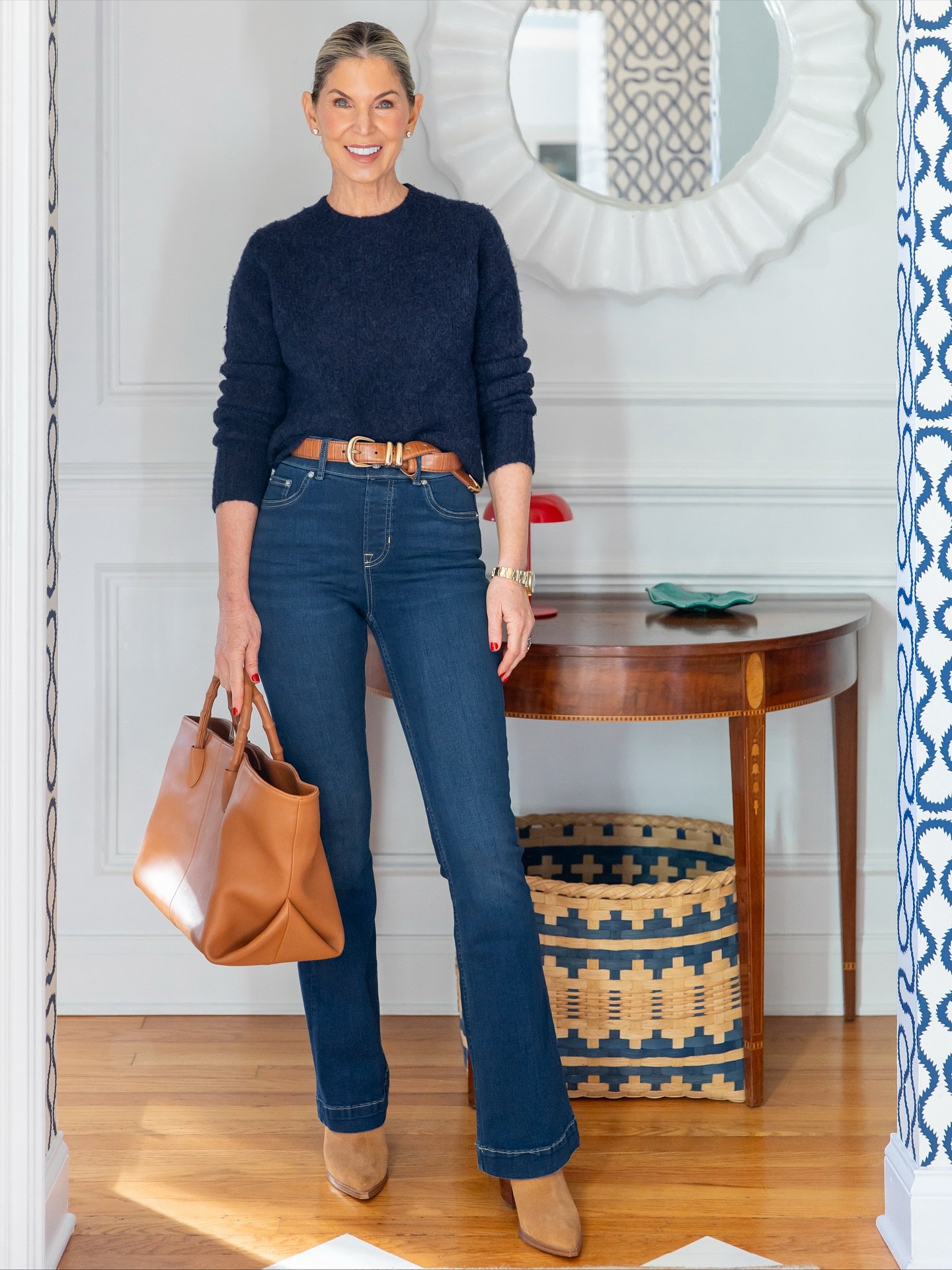 My @spanx lineup: BootyBoost ⅞ Leggings for the lift, AirEssentials Half Zip to stay cozy, SPANXshape Flare Jeans for the wow. Navy essentials that do it all &ndash;&nbsp;who says basics can&rsquo;t be brilliant? 💙

Comment SHOP below to receive a D