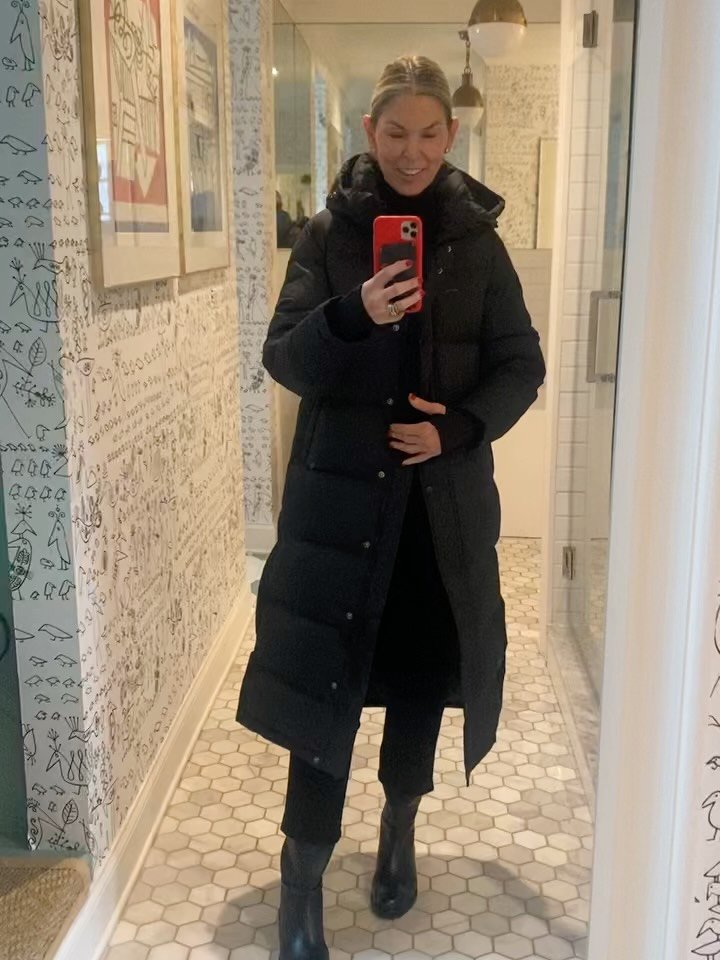 Tastefully timeless. ✔️A cozy DOWN COAT you&rsquo;ll live in, CASHMERE you&rsquo;ll want in every color, and ITALIAN LEATHER that only gets better with age. Everything your CLASSIC CLOSET covets without the luxe price tag. Thank you @onequince! 👏 #a