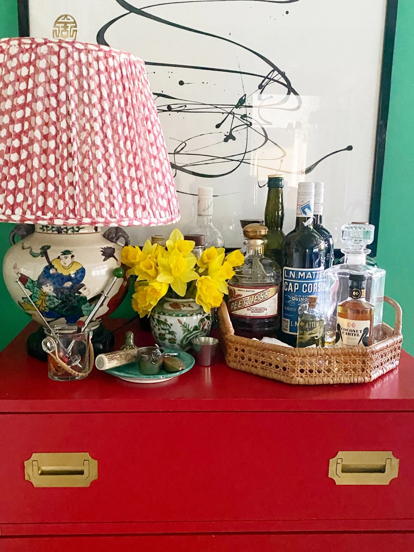 A little Saturday reset &mdash; bathroom organized 💛 $3 grocery store Daffodils on every surface ✔️ and coffee ☕️ enjoyed in a garden that actually is starting to look green again! 🌳Anyone else feeling like SPRING is the mood lifter we all needed?!