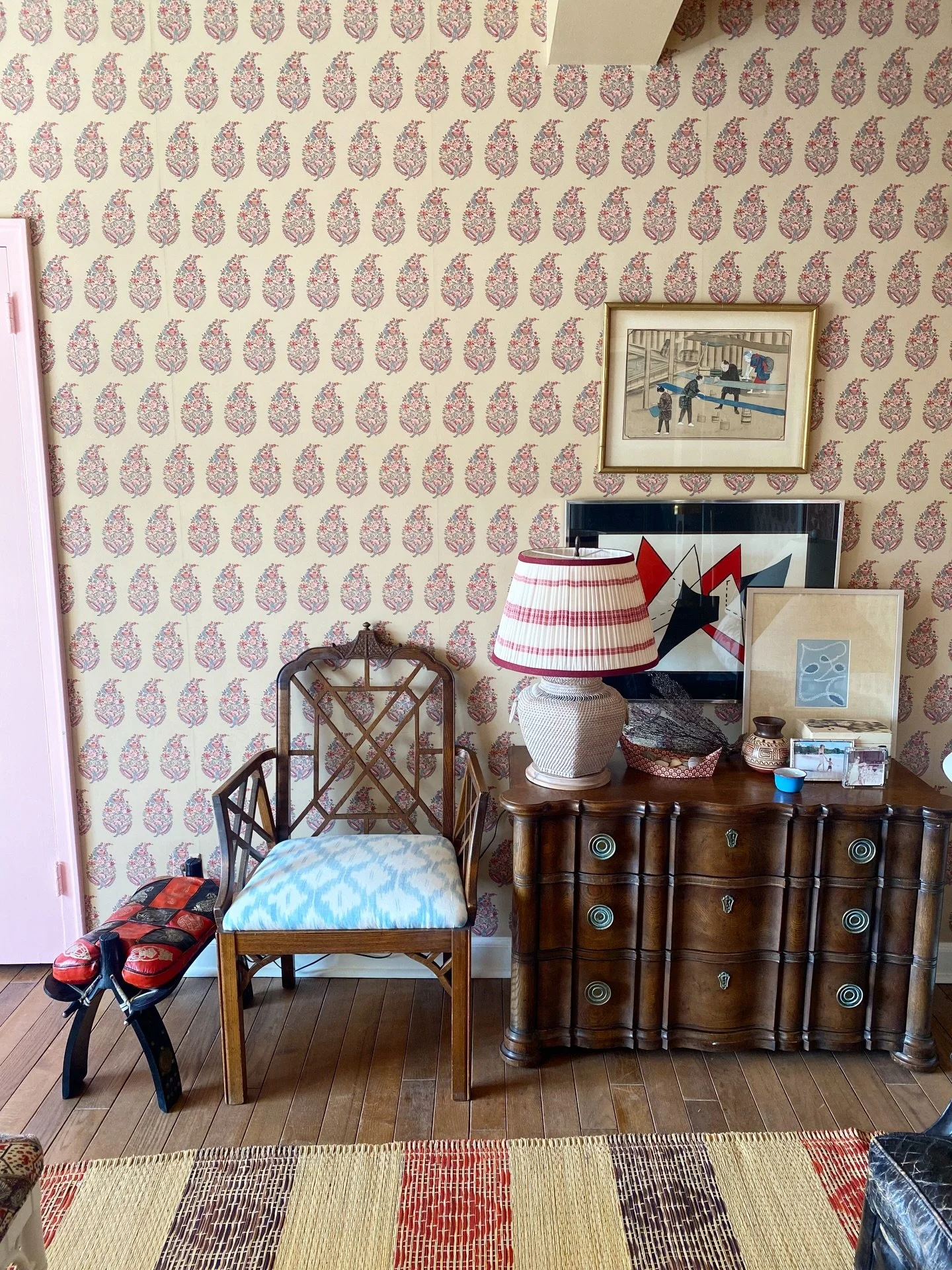 Life lately. &hearts;️ Blooming peonies in the garden, lots of new @junkingjourney treasures, and stops @lumenlampsnash to find the perfect lampshades! 👀