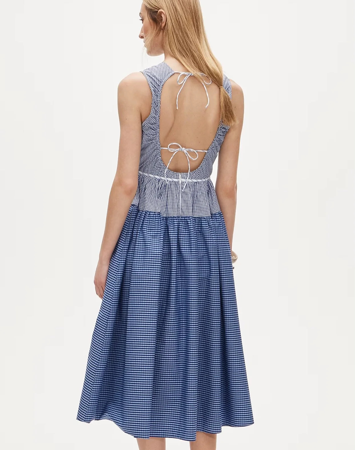 What I&rsquo;m currently eyeing! 💙
#summervibes☀️ 

Comment SHOP below to receive a DM with the link to this post on my LTK ⬇ https://liketk.it/6cYhq