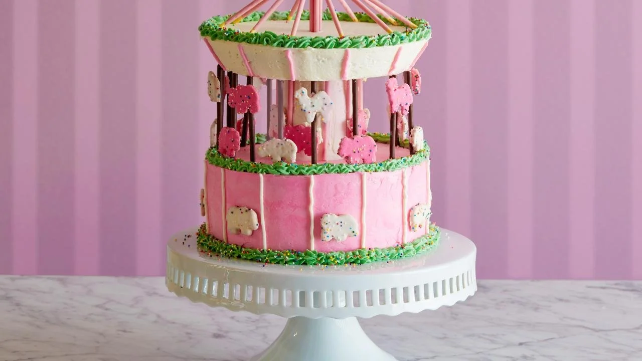 Frosted Animal Cracker Carousel Cake