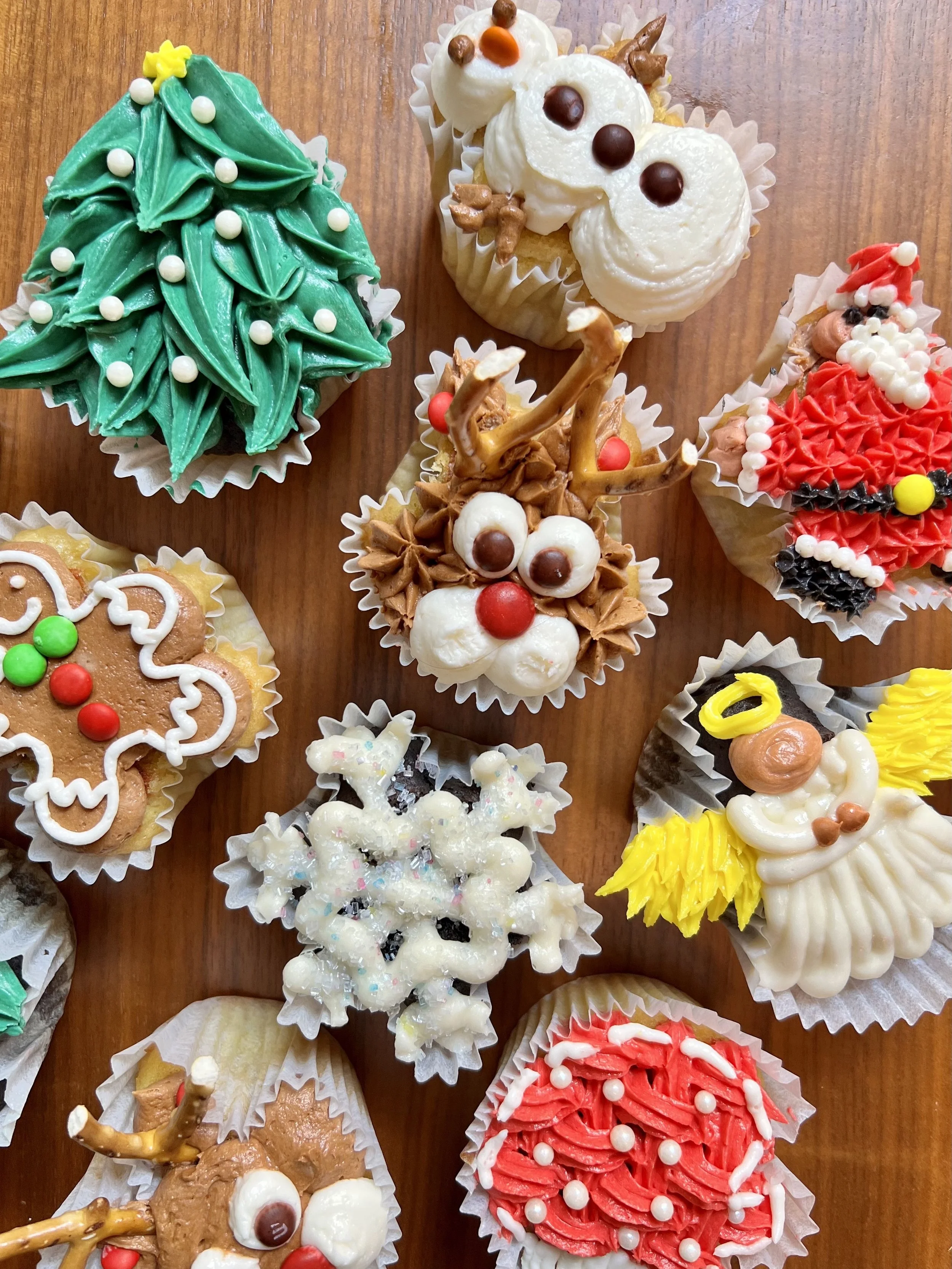 Aluminum Foil-Shaped Holiday Cupcakes