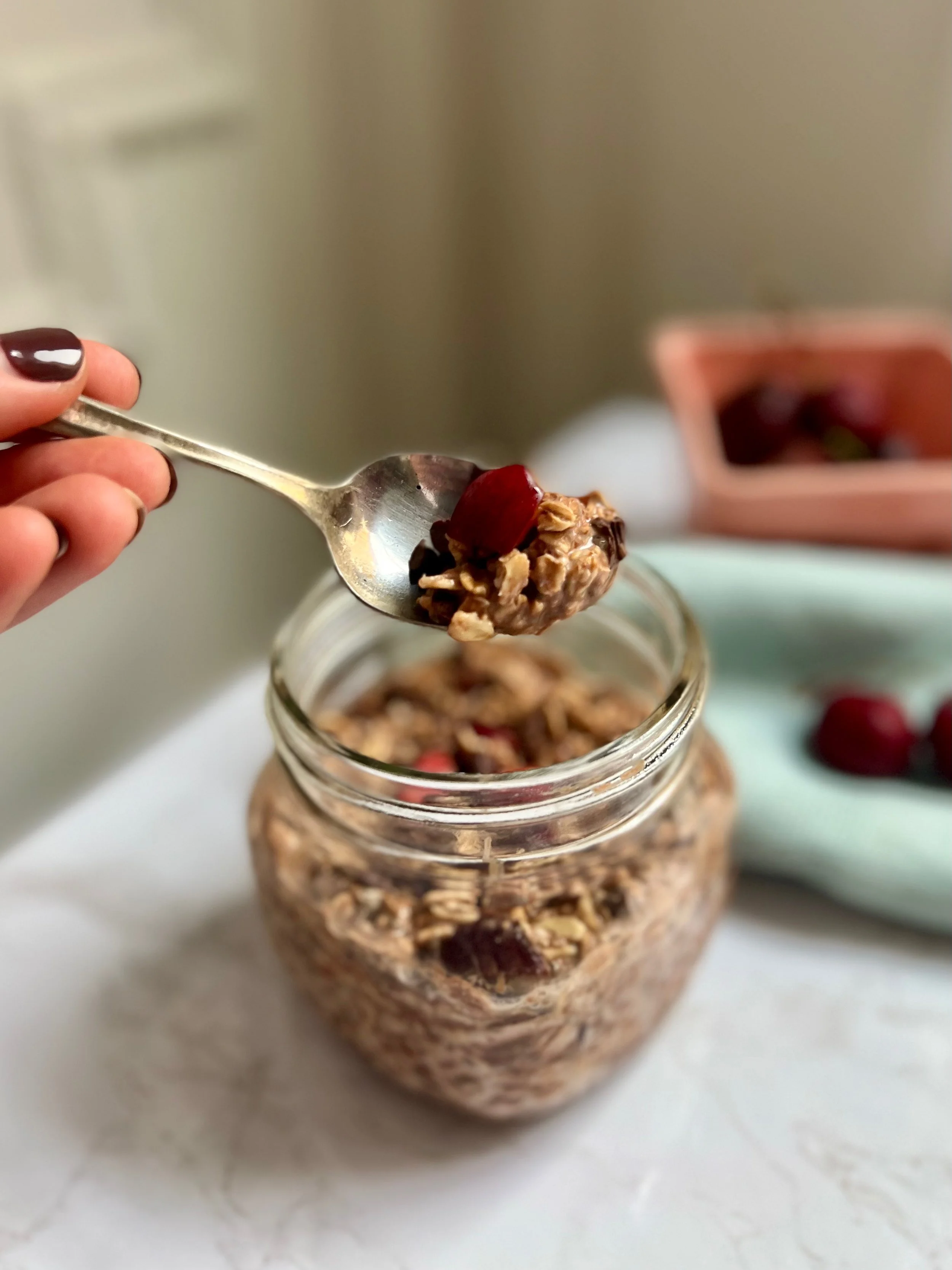 Chocolate Cherry Overnight Oats 