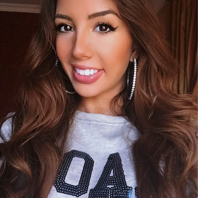 Ulia Ali selfie, beautiful hair. Eyeliner