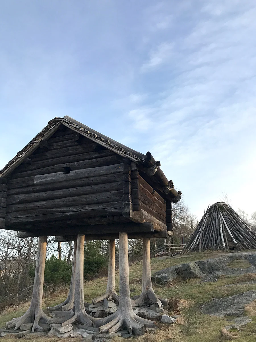 Skansen Избушка на курьих ножках в Стокгольме.