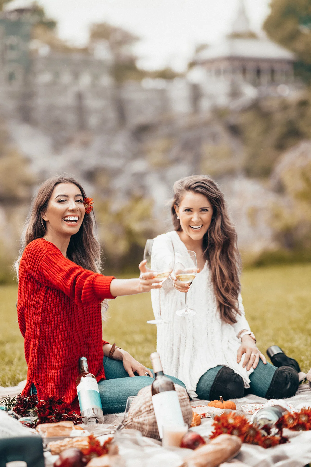 Fall Picnic Inspo with Rueda Verdejo Spanish White Wine. Cheers. Bloggers drink wine.