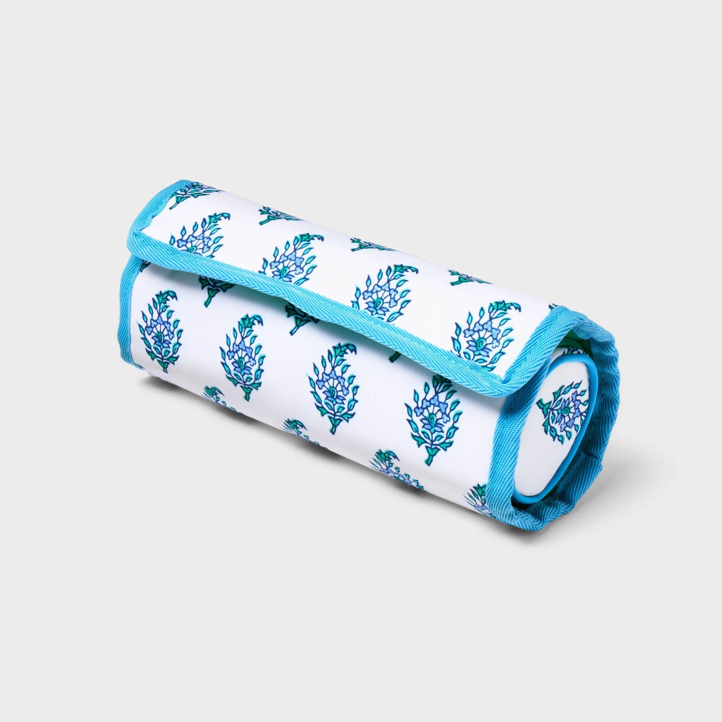 target.com:p:bouquet-soft-roll-jewelry-case-blue-roller-rabbit-x-target:-:A-94817339 3D.jpeg
