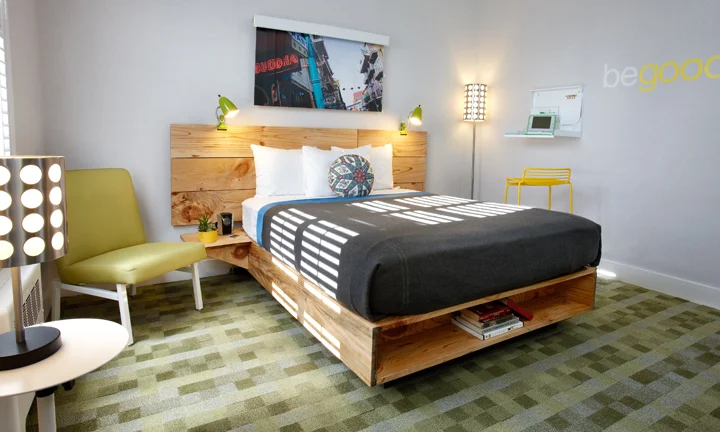 guestroom1.jpg