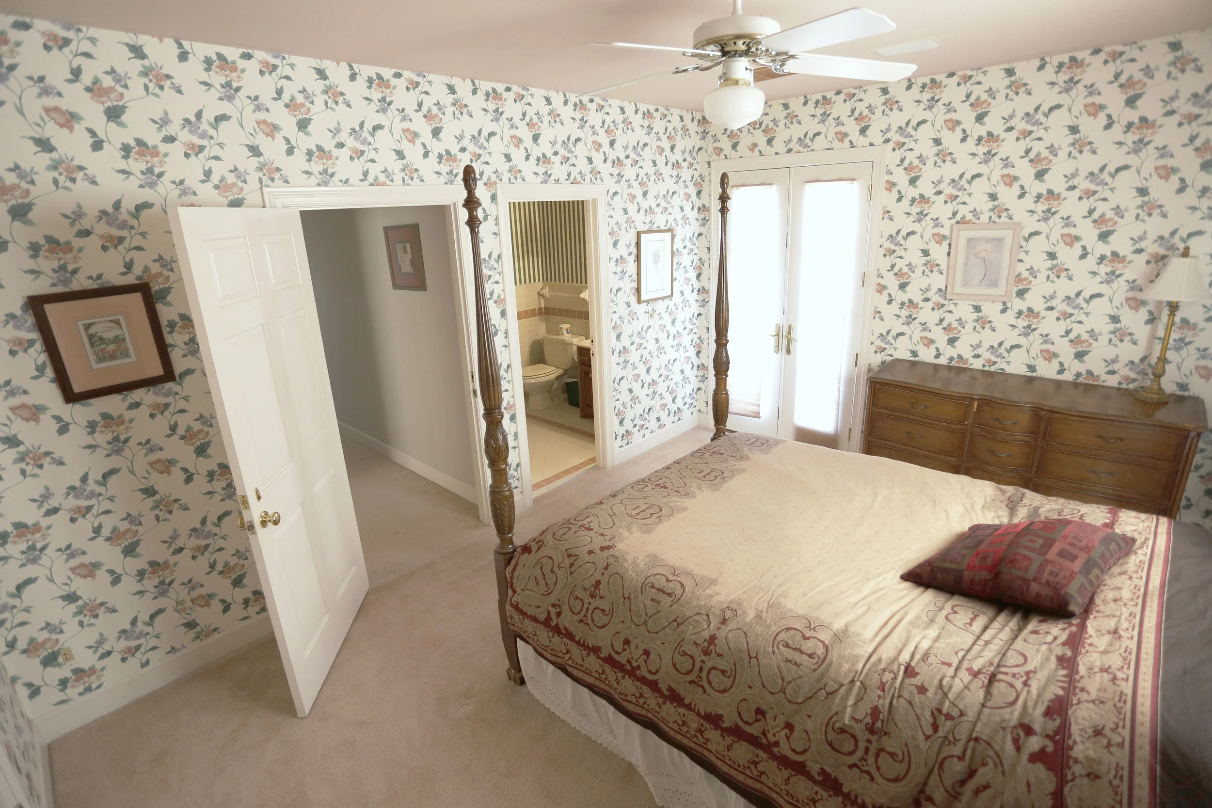 The Mansion Spring Room has its own Full Bathroom.