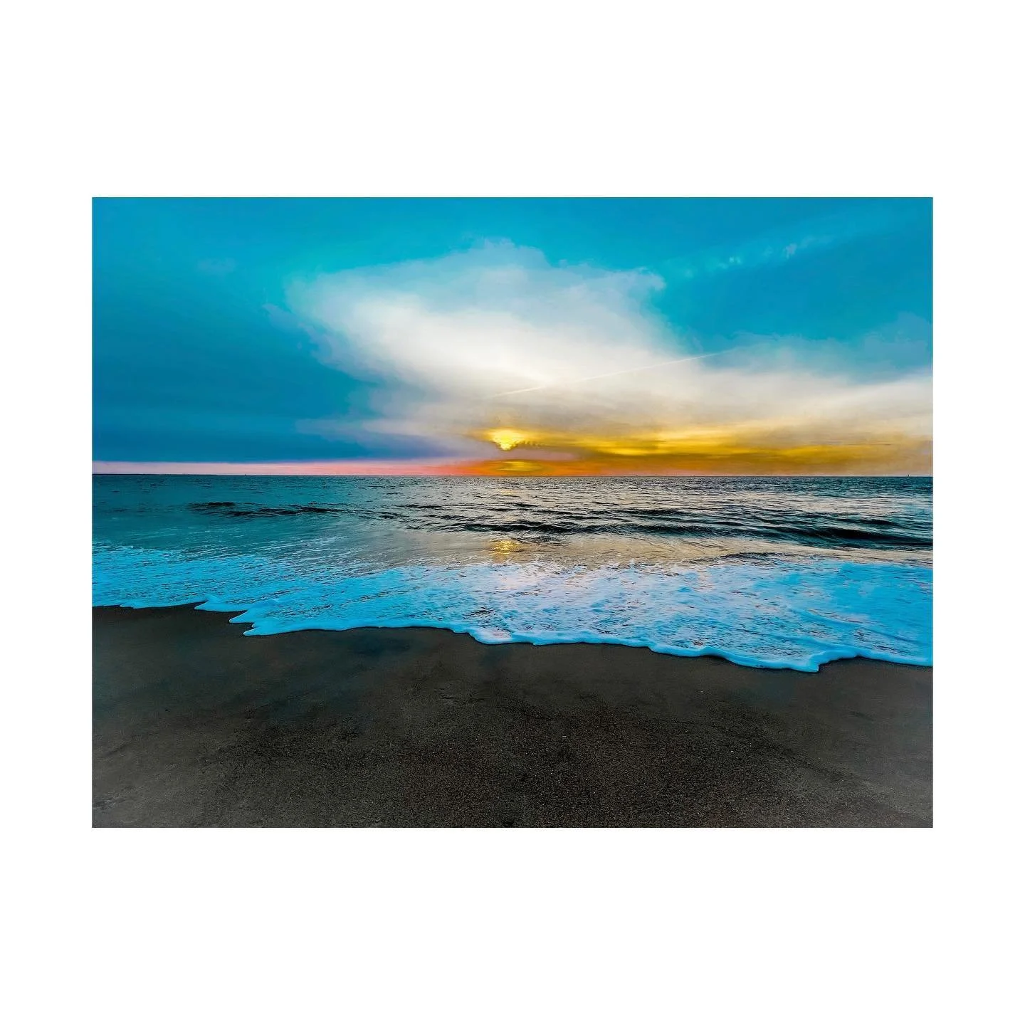 #sunrise #fillmysoul #beachtime #lookingforlight #tybeeisland #magic