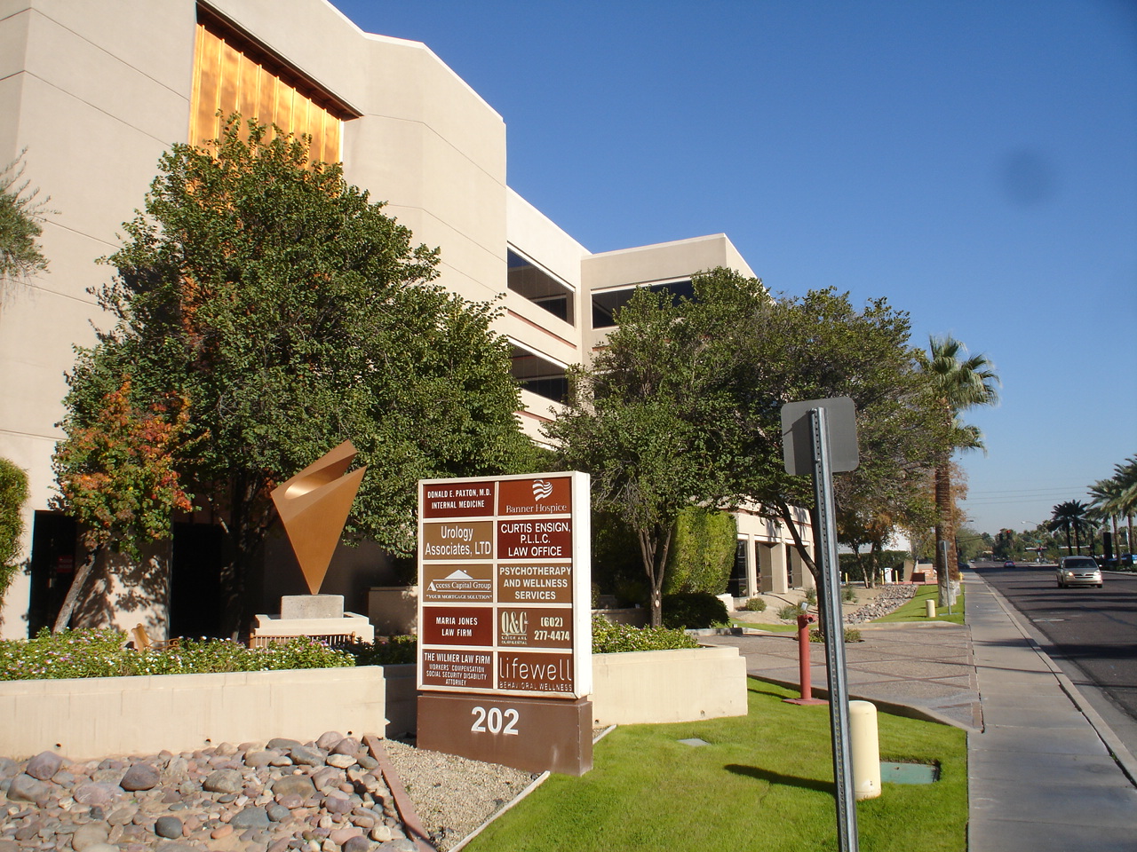 202 E Earll Drive, Phoenix, AZ 85012