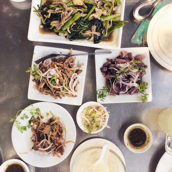 This meal was decidedly NOT at the restaurant mentioned above. Instead, it's from one of my favorite Yangon spots known locally as Rakhine restaurant, a restaurant focused on the seafood from Rakhine State.