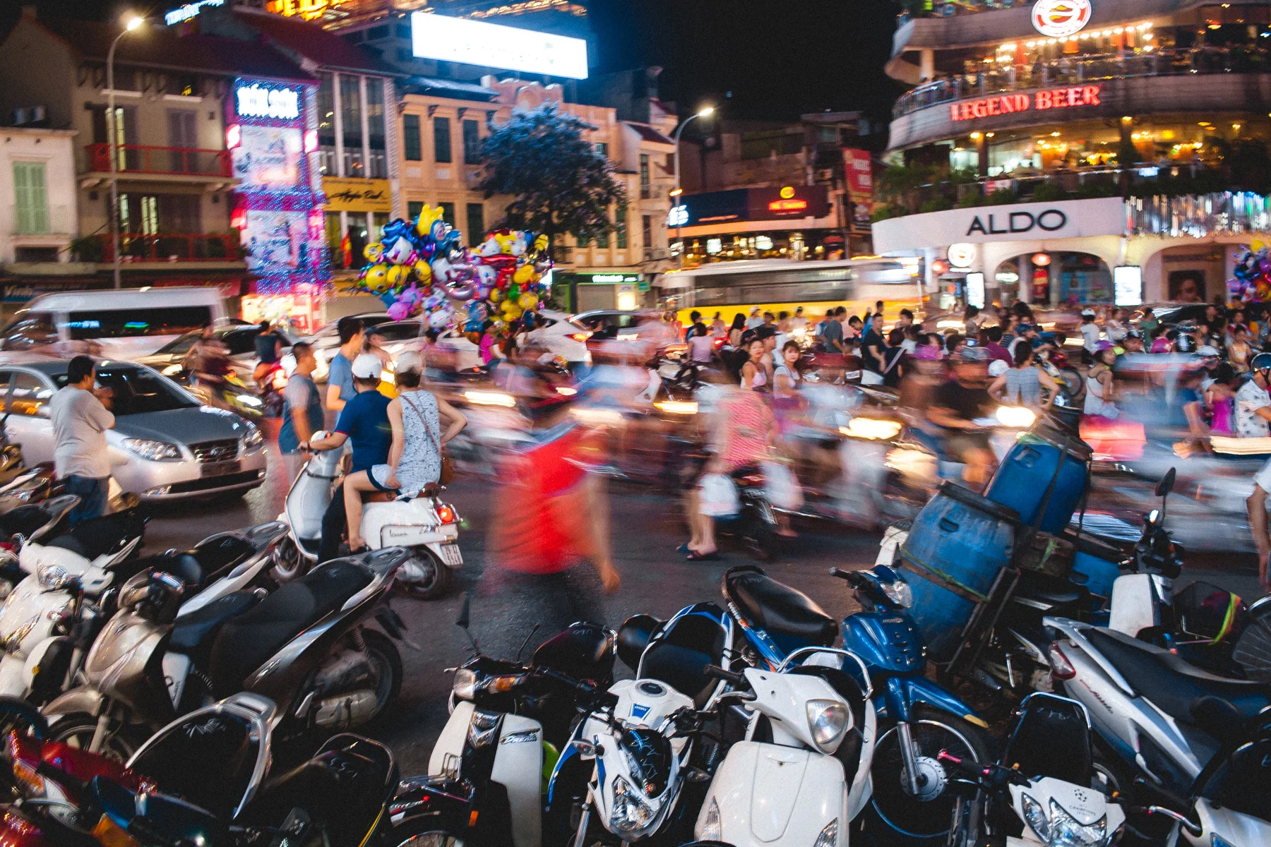 Vietnam Evening Bustle-3469.jpg